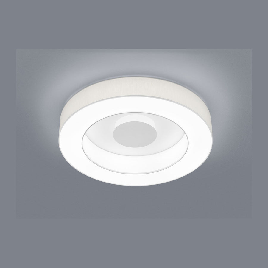 Plafonnier rond blanc vu de face, anneaux lumineux concentriques et bord en tissu