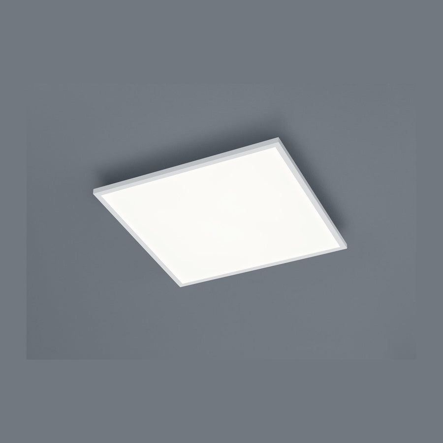 Plafonnier rectangulaire blanc vu de biais sur fond gris uni