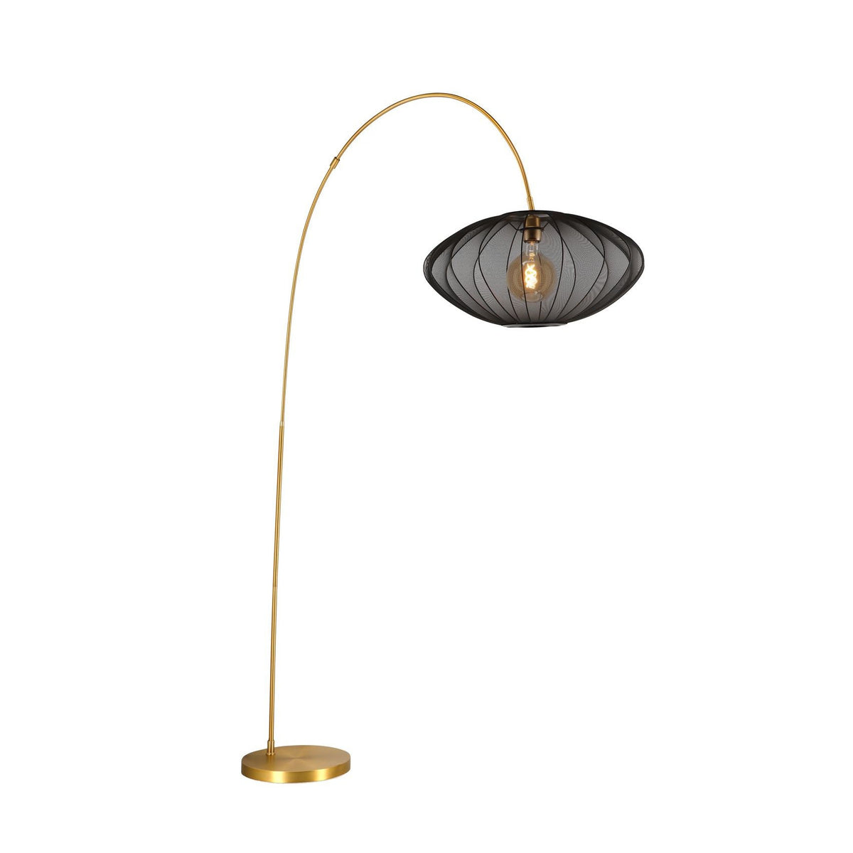 Lampadaire noir et doré au bras arqué, grand abat-jour ovale en tissu sur fond blanc.