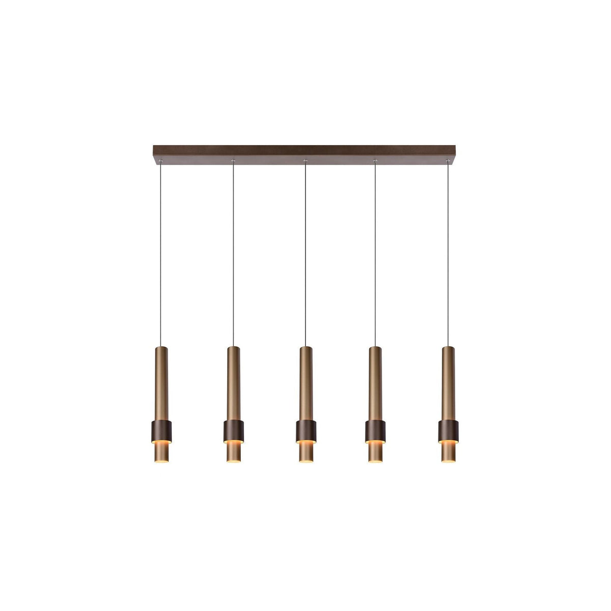 Vue de face de la suspension cinq pendants cylindriques dorés et marron allumés.