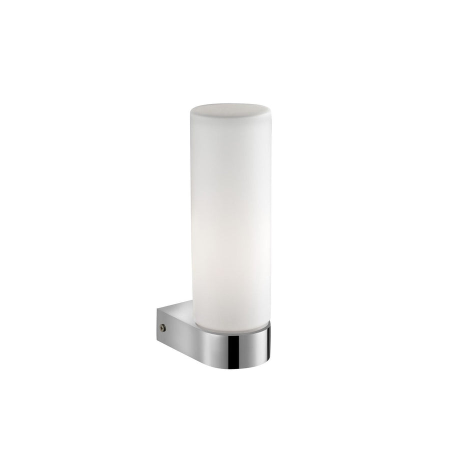 Applique murale chromée avec diffuseur cylindrique en verre opalin, vue de face sur fond blanc