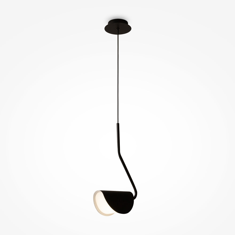 Suspension noire à câble, bras coudé et abat-jour demi-sphère, éclairage vers le bas.