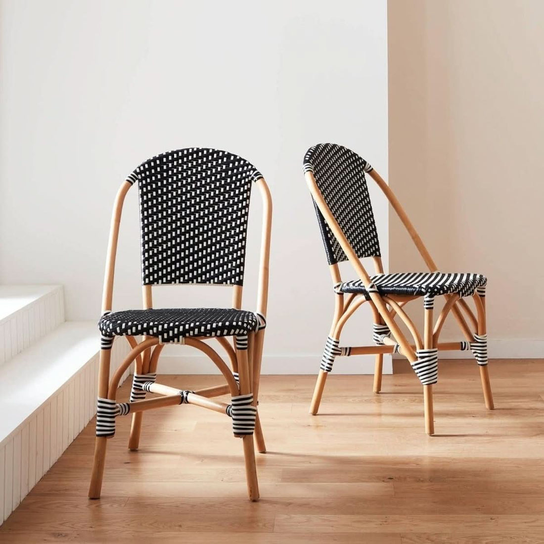 Stapelbare Bistro-Stühle aus Rattan | Perlmutt