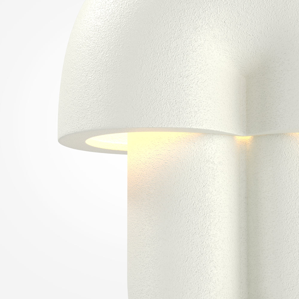 Détail rapproché de la texture granuleuse et de la lumière sous l'abat-jour.