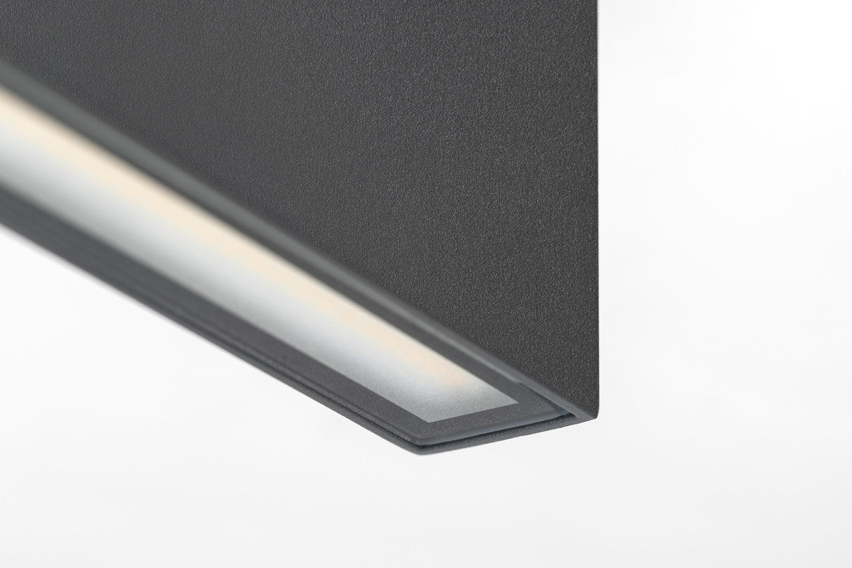 Détail du diffuseur strié sous le boîtier, lumière allumée