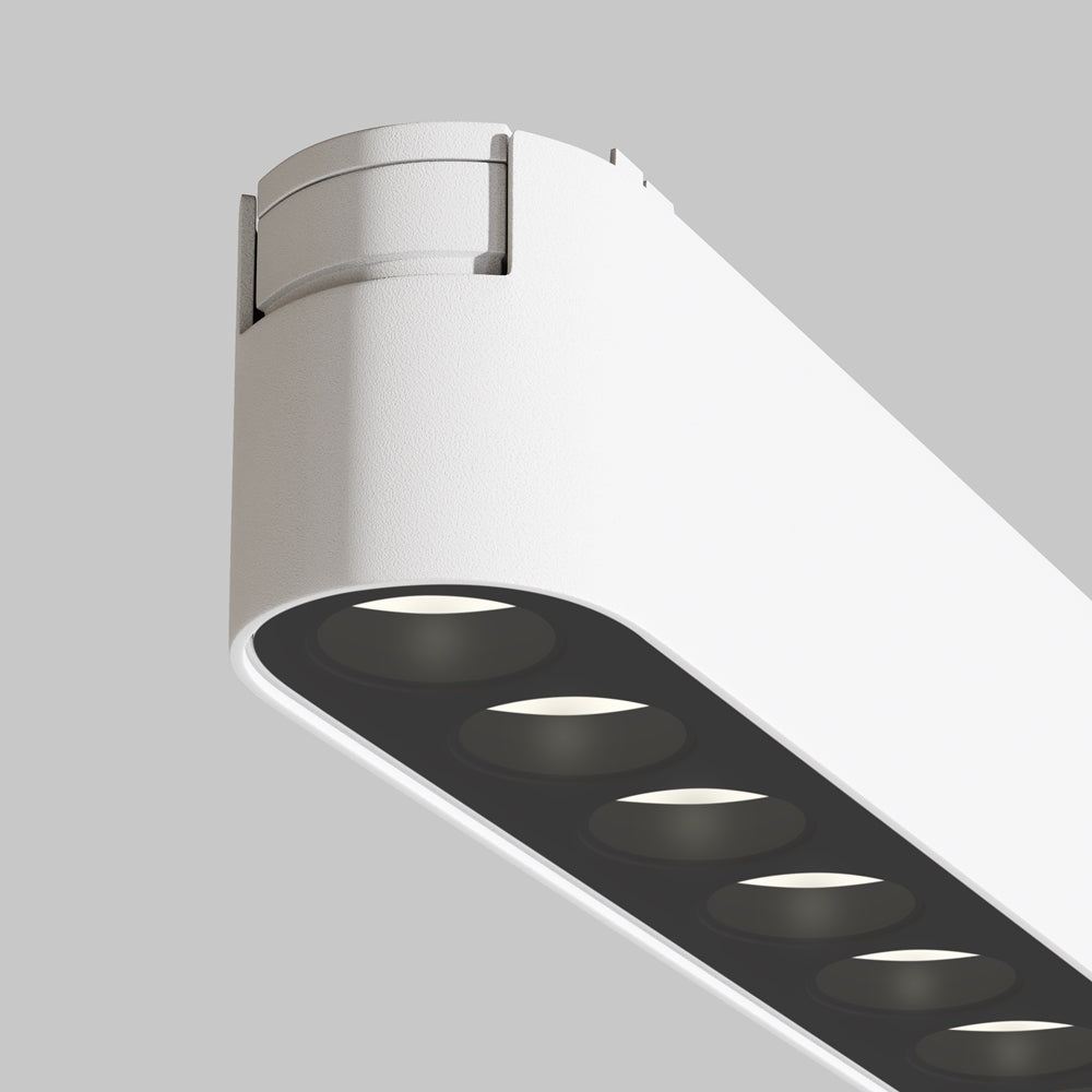 Gros plan sur l'extrémité arrondie du projecteur et ses optiques encastrées