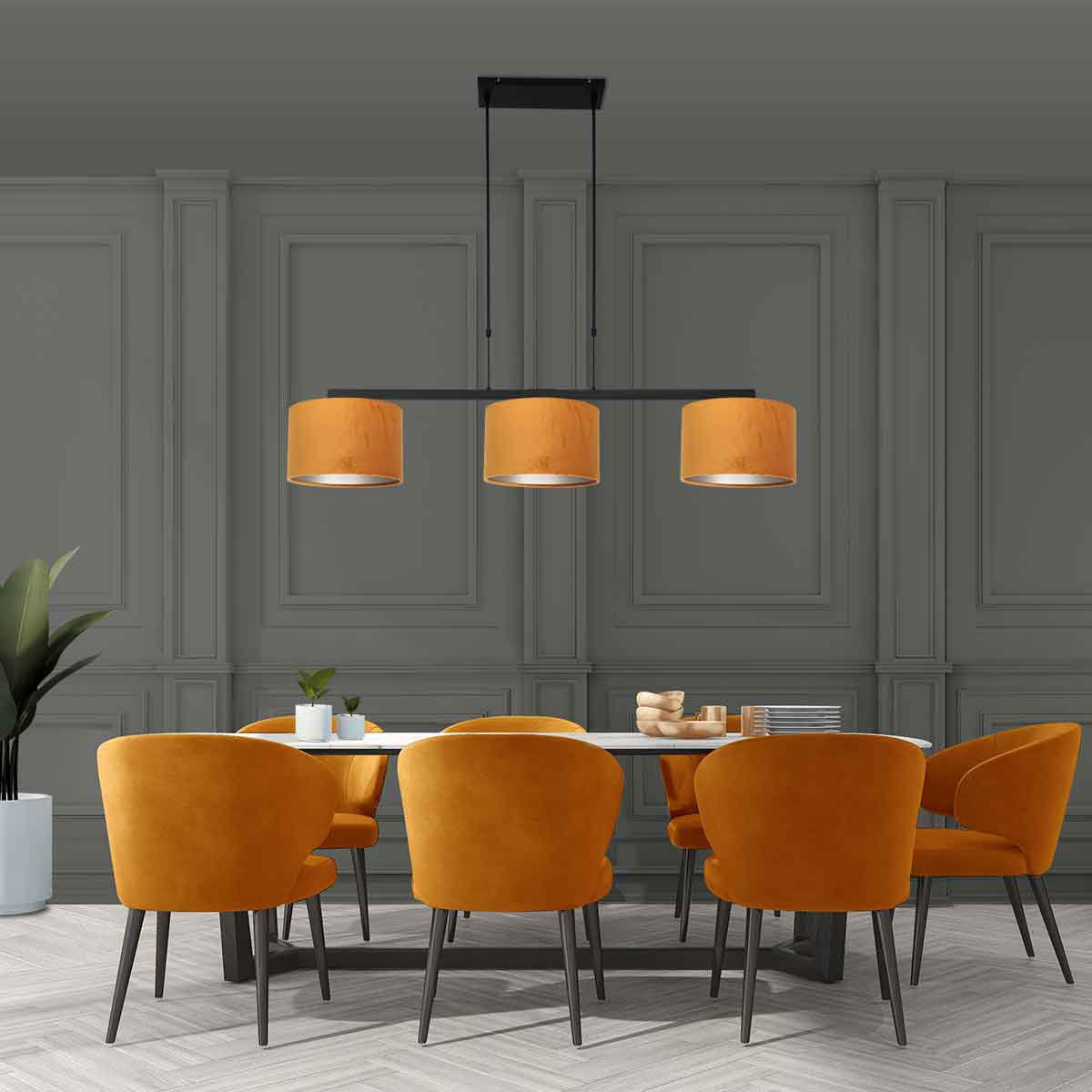 Mise en ambiance du luminaire au-dessus d'une table de salle à manger dans un intérieur gris