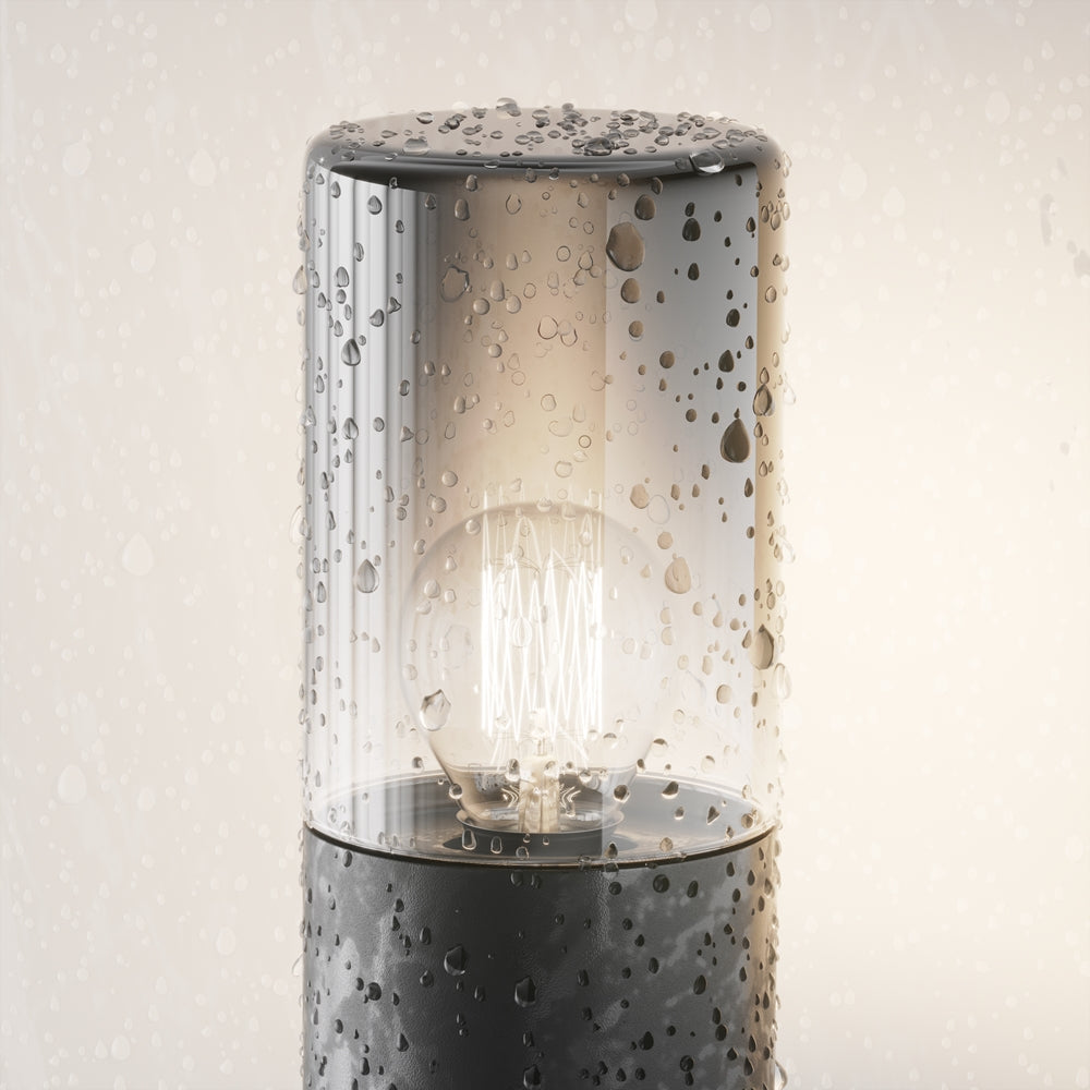 Gouttes d'eau sur le verre fumé, résistance aux intempéries en extérieur