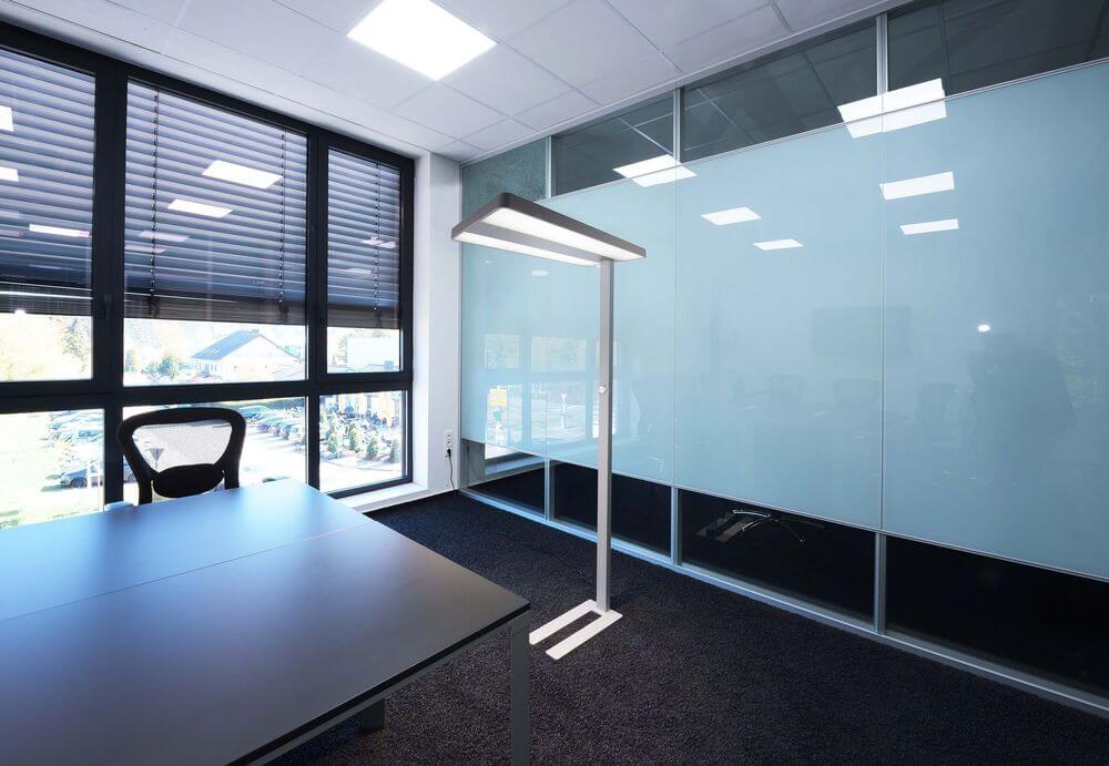 Lampadaire Office blanc et aluminium, verre