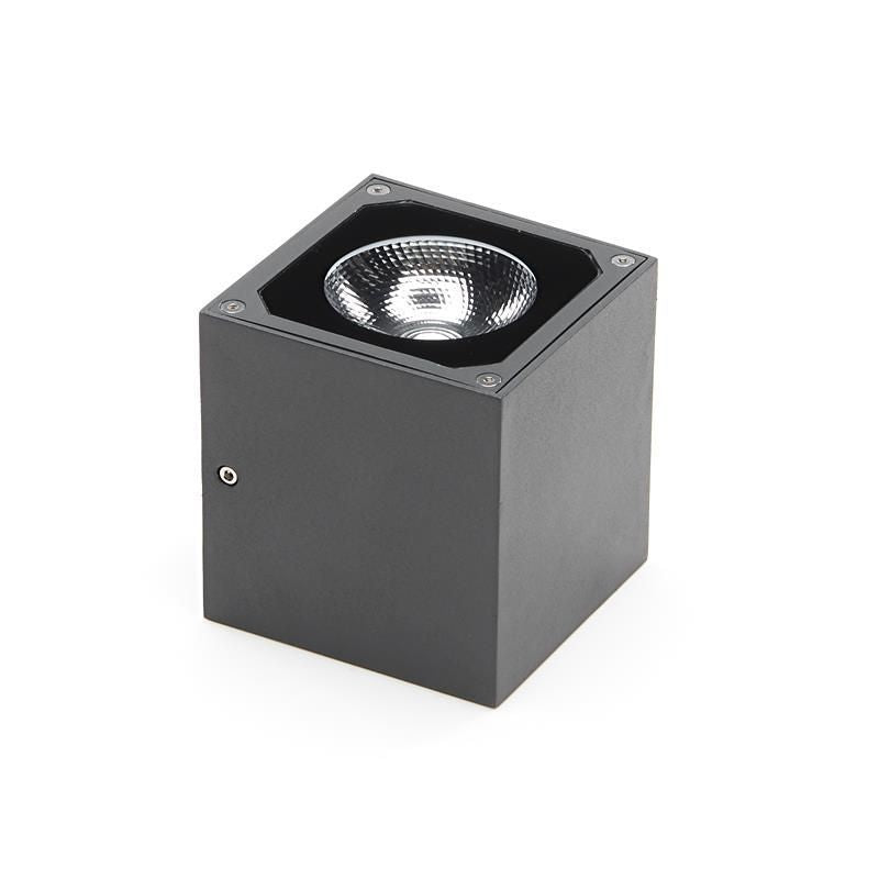 Vue en perspective du luminaire cubique gris, avec vis apparentes et réflecteur.