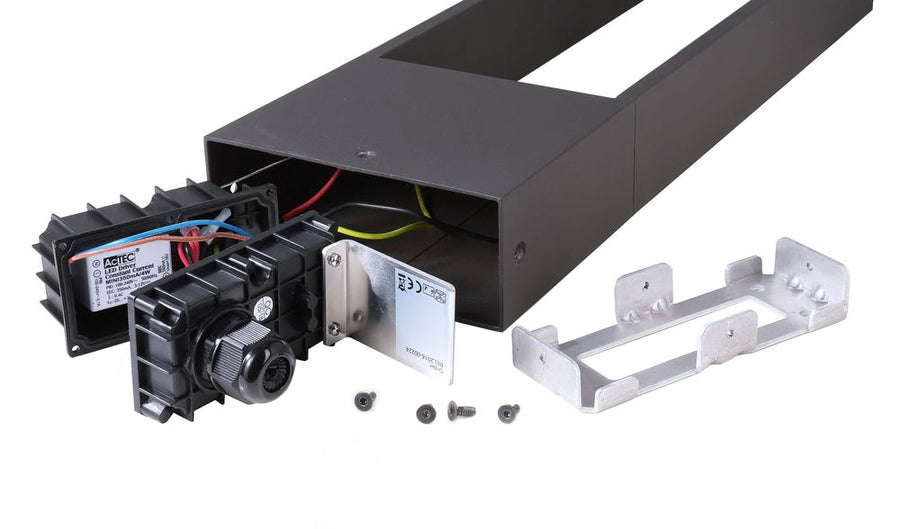 Détail des composants : driver LED, visserie et platine de fixation pour installation au sol.
