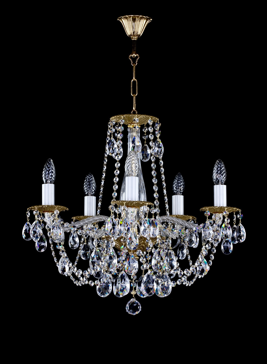 Lustre complet avec sa chaîne et sa rosace dorée fixées au plafond
