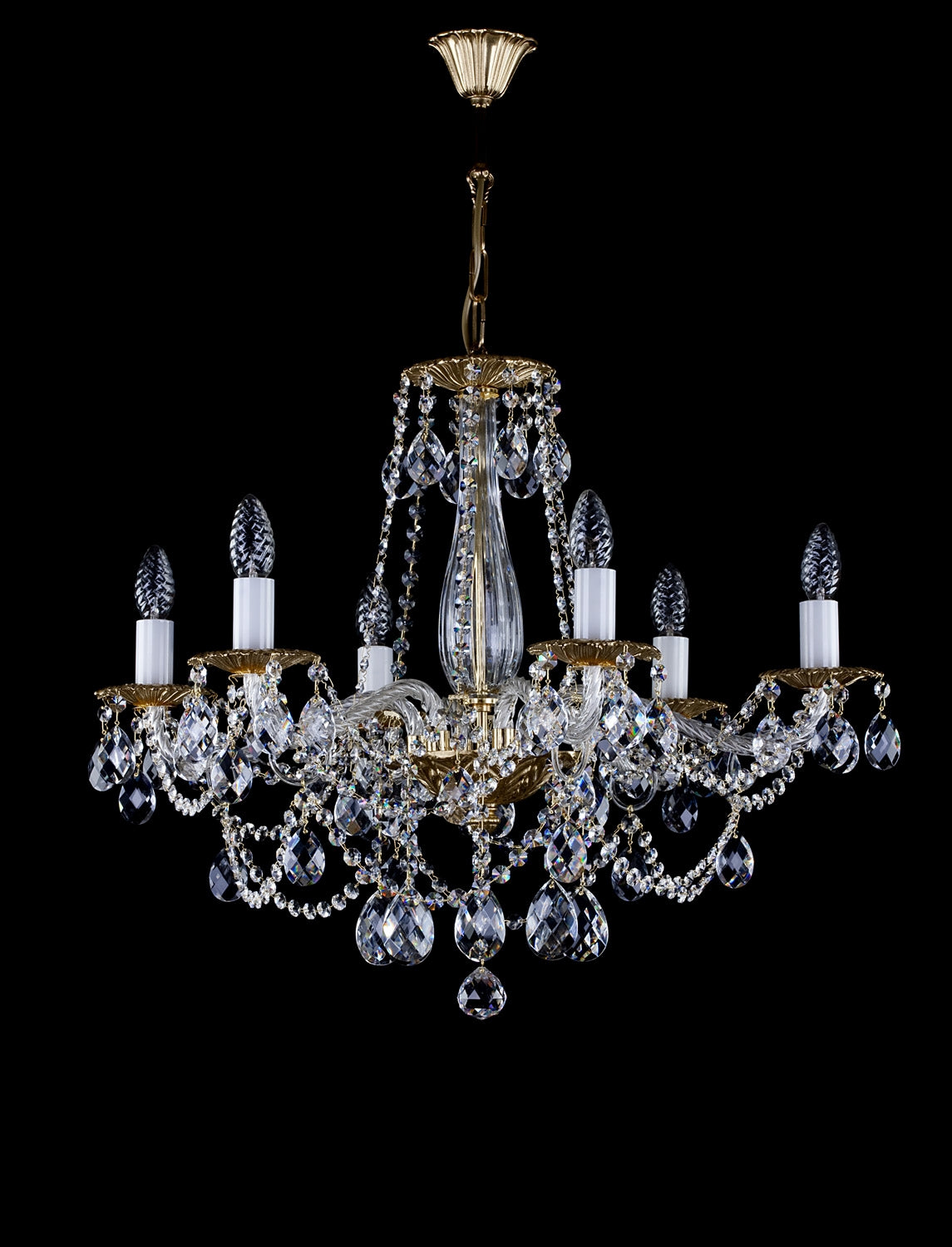 Lustre suspendu avec tige et rosace de plafond dorée, vue d'ensemble