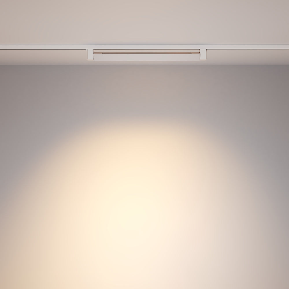 Mise en ambiance : halo de lumière chaude projeté sur un mur clair