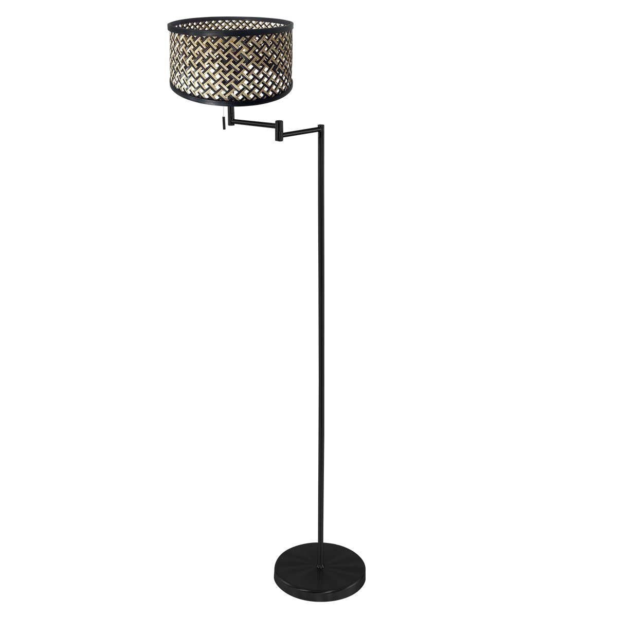 Vue en pied du lampadaire, abat-jour rond tressé et bras métallique incliné