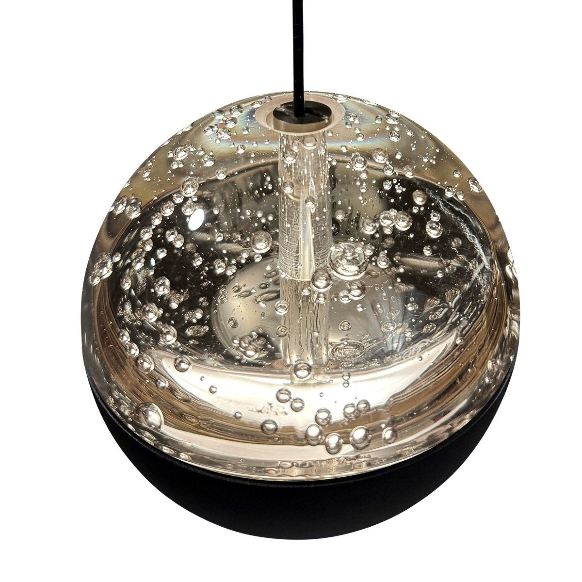 Détail du globe en verre bullé vu de dessous avec tige centrale