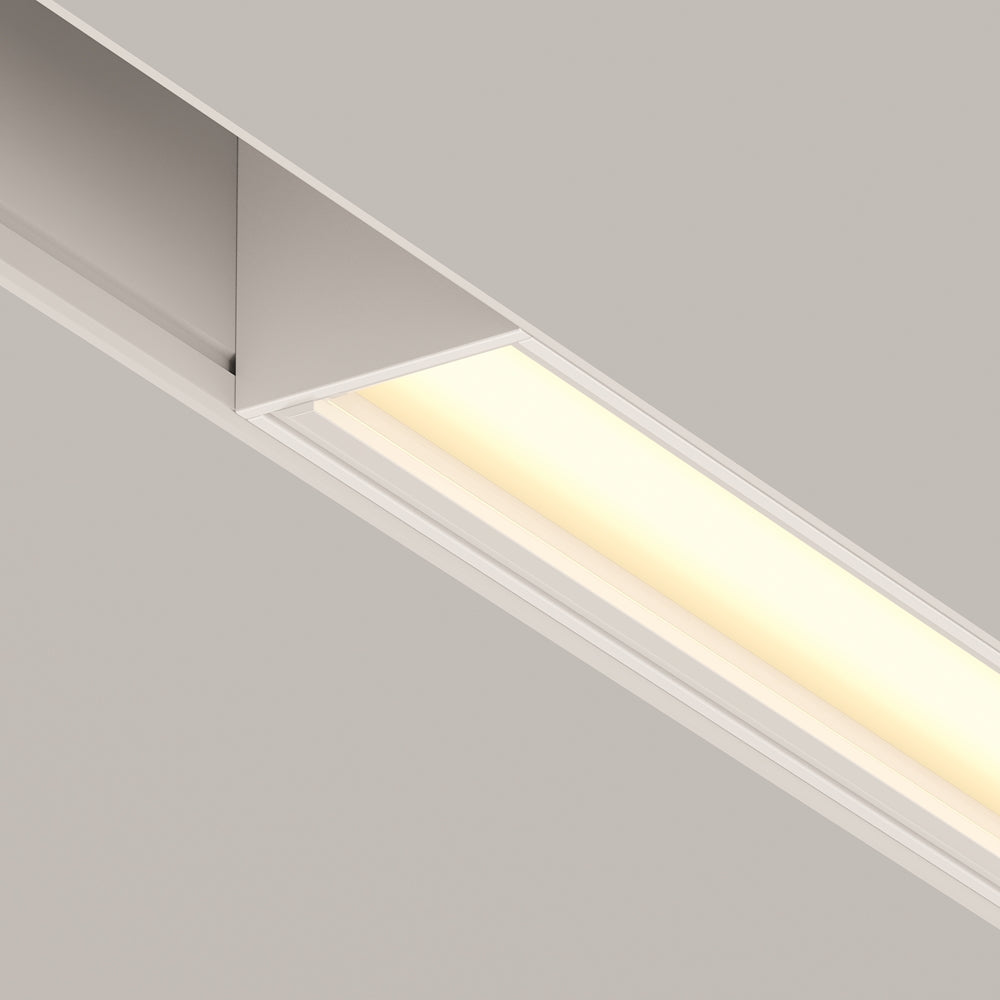 Gros plan en biais du ruban LED chaud dans sa gorge encastrée