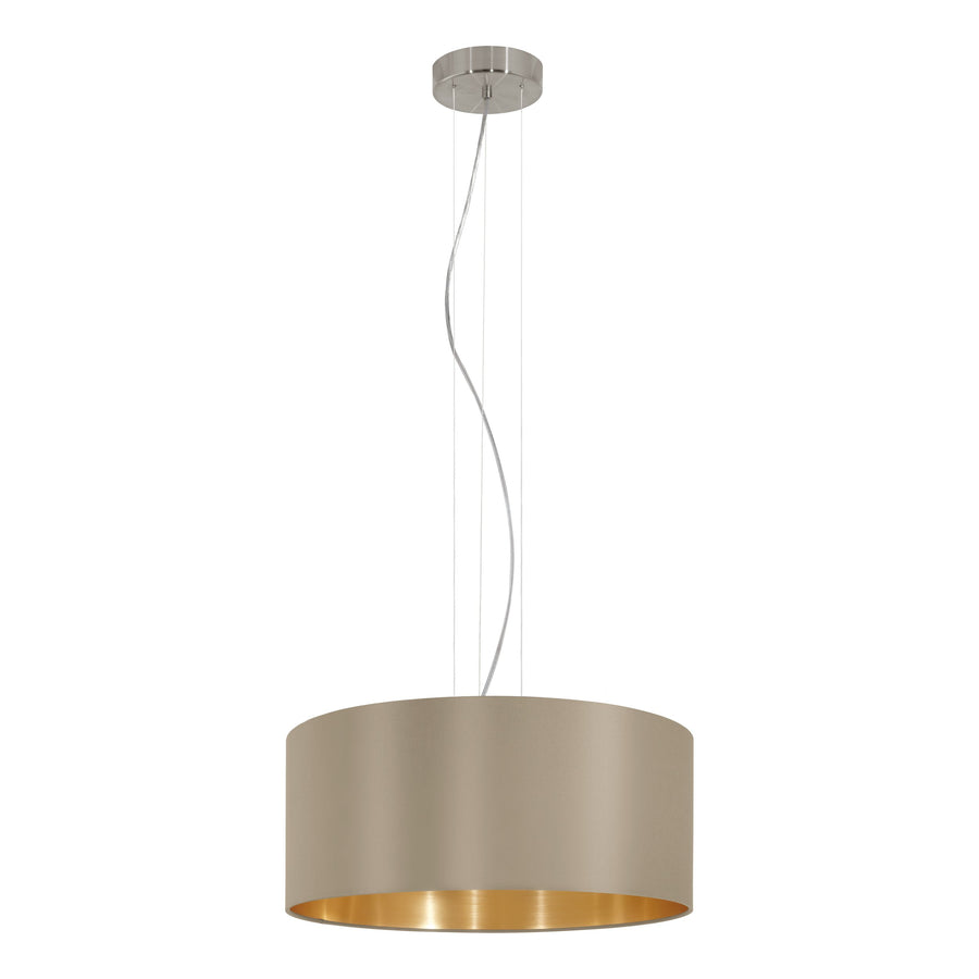 Vue centrée de la suspension avec câbles et abat-jour cylindrique beige.
