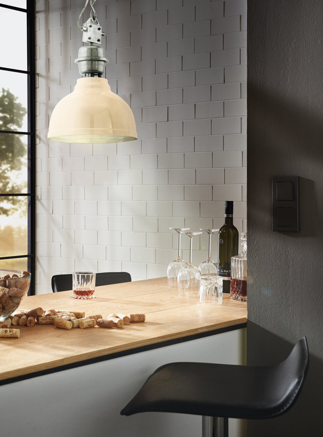Suspension Grantham beige et chromée