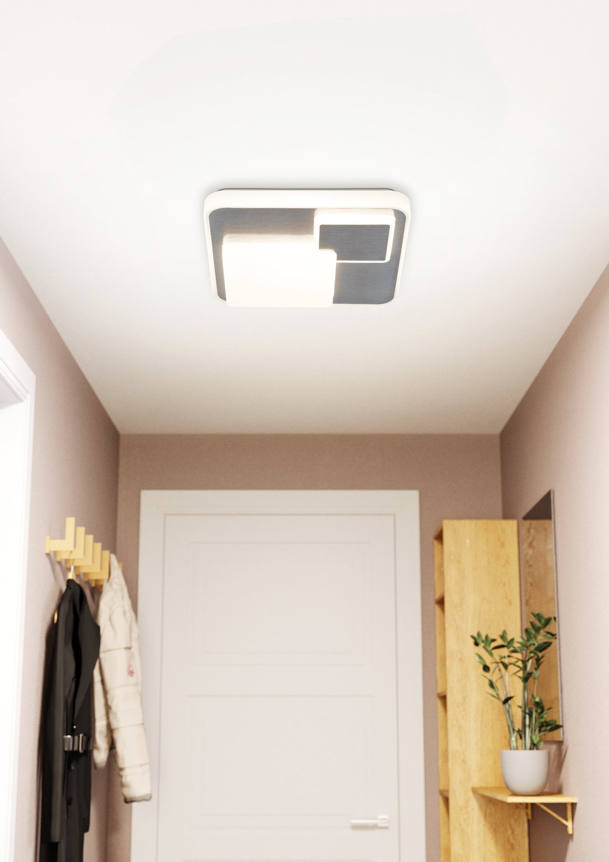 Luminaire allumé fixé au plafond d'une entrée avec manteau et porte blanche.