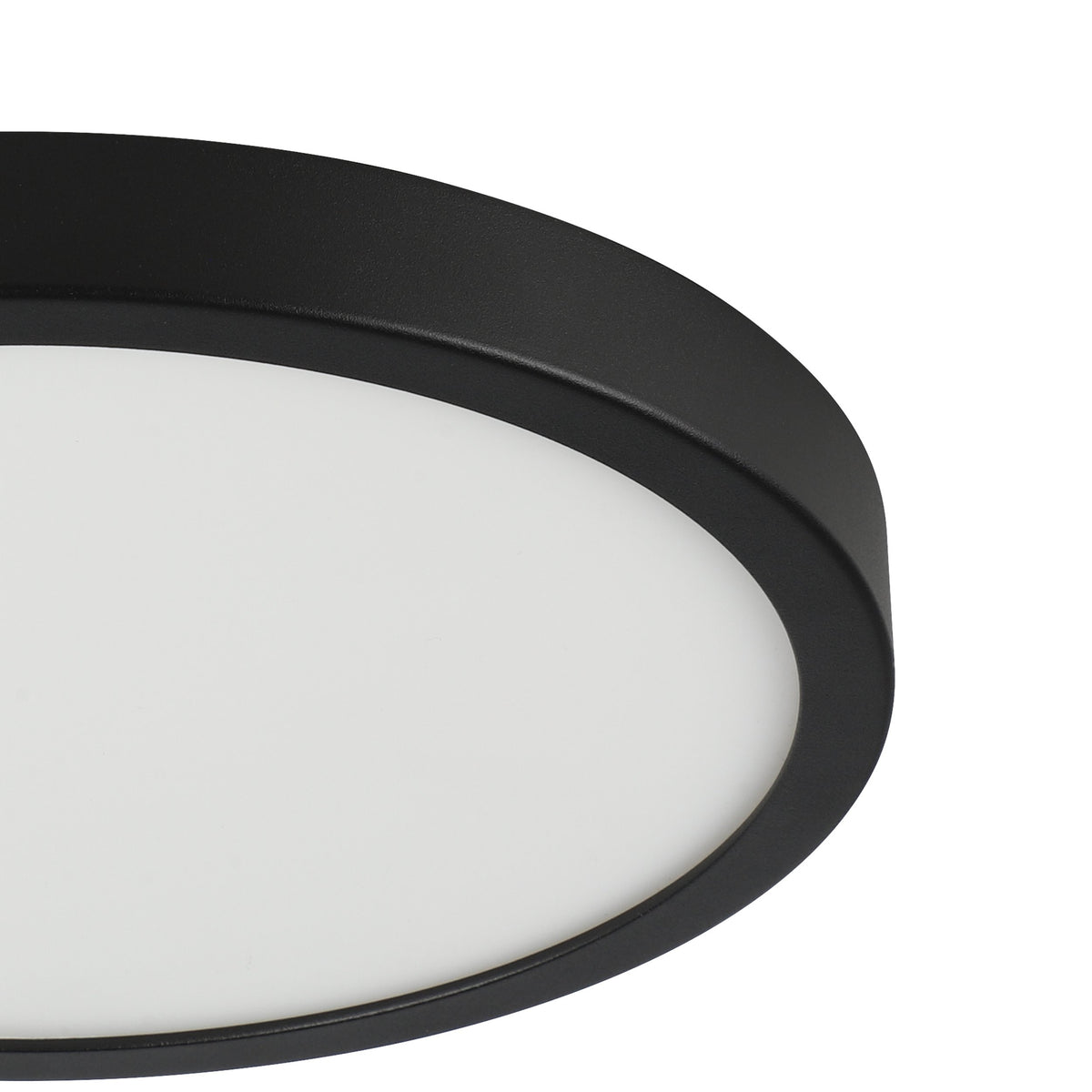 Détail de la finition, bord noir mat et verre blanc dépoli