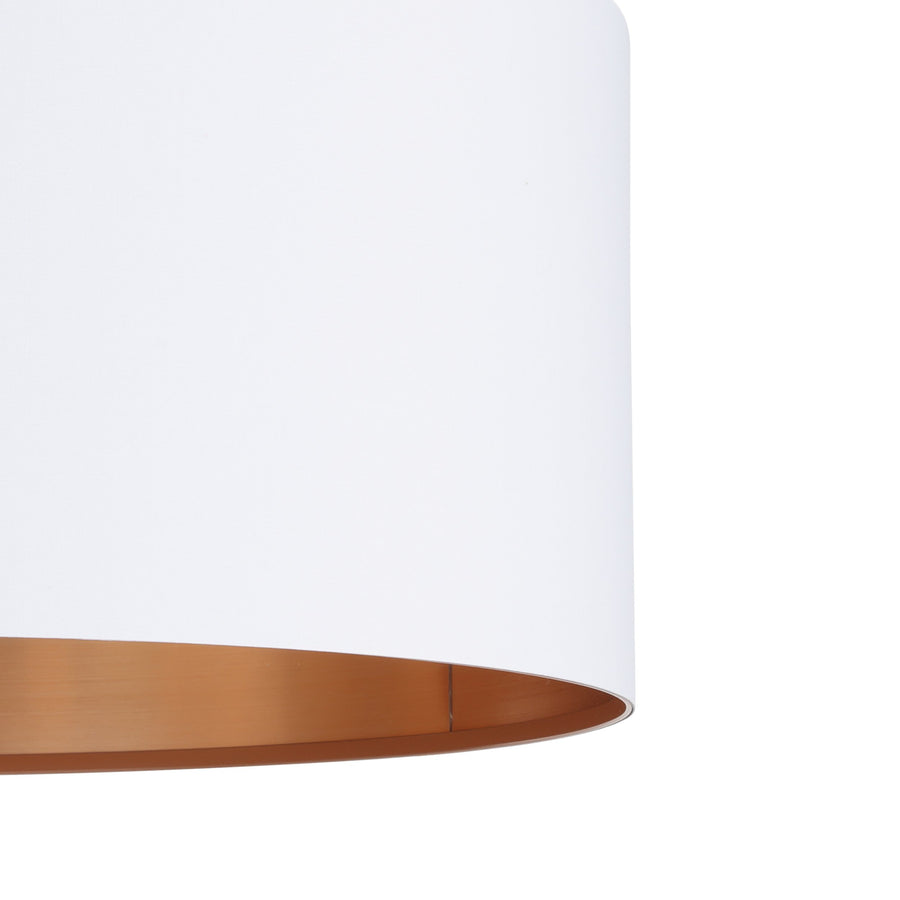 Détail de la finition montrant le tissu blanc extérieur et l'intérieur cuivré.