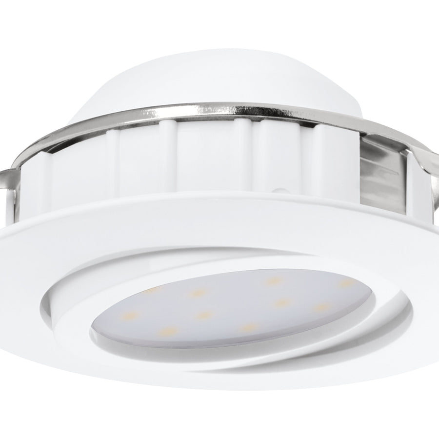 Gros plan sur la collerette blanche et le module LED du spot orientable