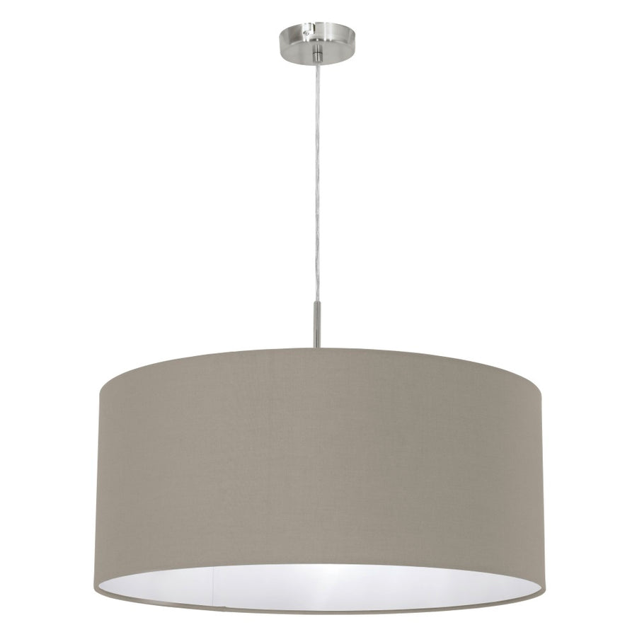 Suspension vue de face avec abat-jour cylindrique en tissu taupe et câble chromé