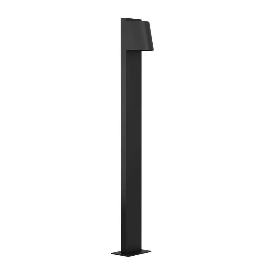 Lampadaire extérieur noir élancé, vue de face sur fond blanc, produit isolé