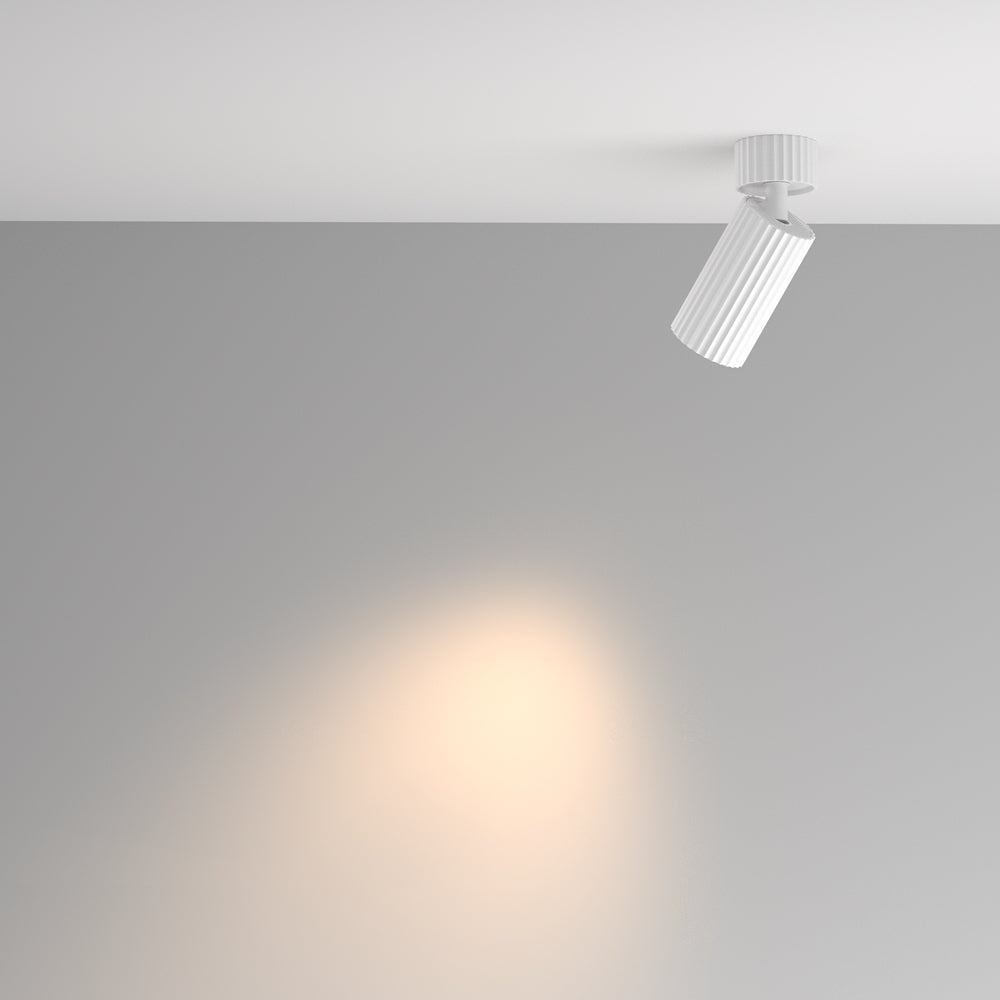 Mise en ambiance sur mur gris, halo lumineux chaud projeté