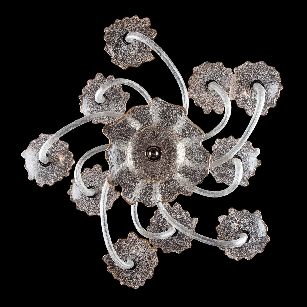 Vue de dessous montrant les bras courbes et coupelles en fleur de verre