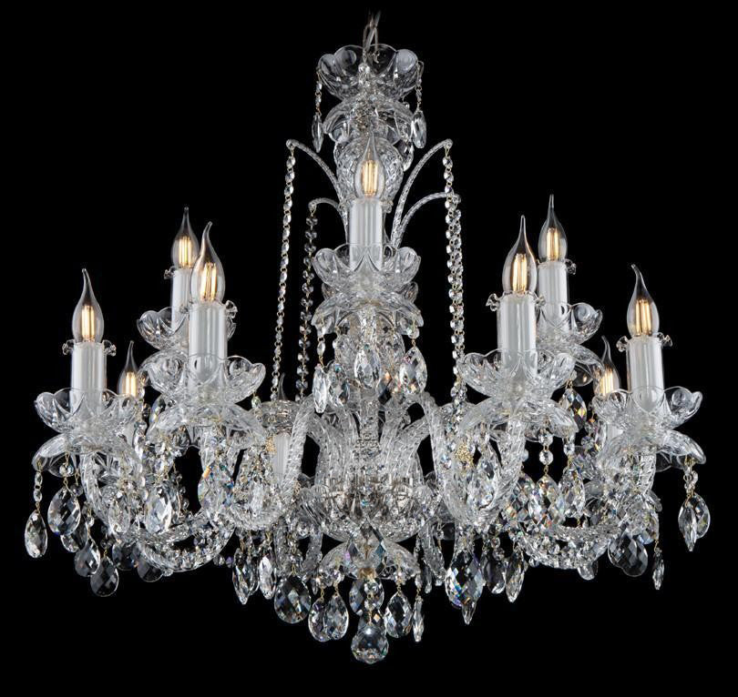 Second angle du lustre cristal, montrant l'étagement des bras et pendeloques