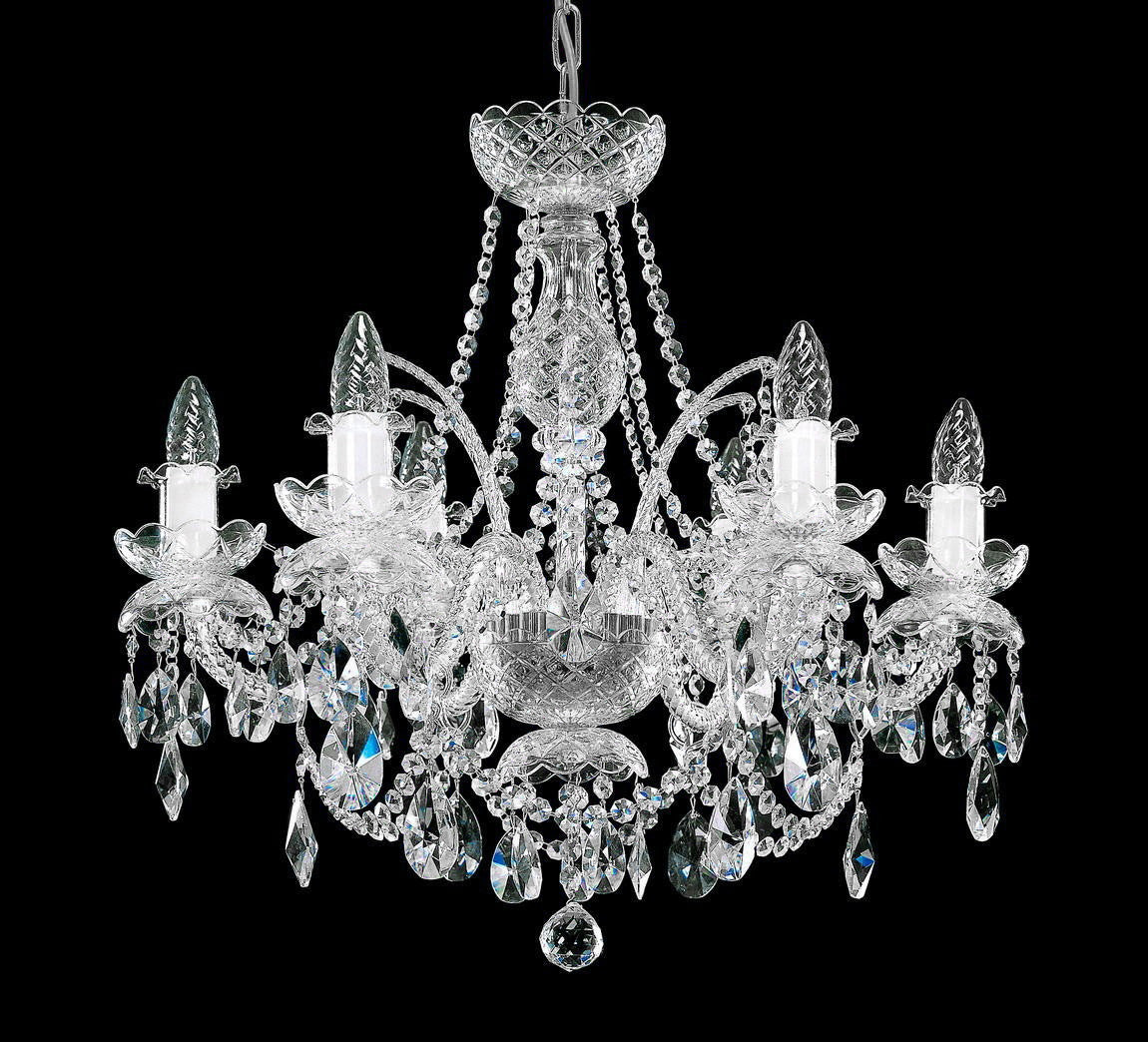 Vue d'ensemble du lustre suspendu, chaîne et rosace de fixation visibles