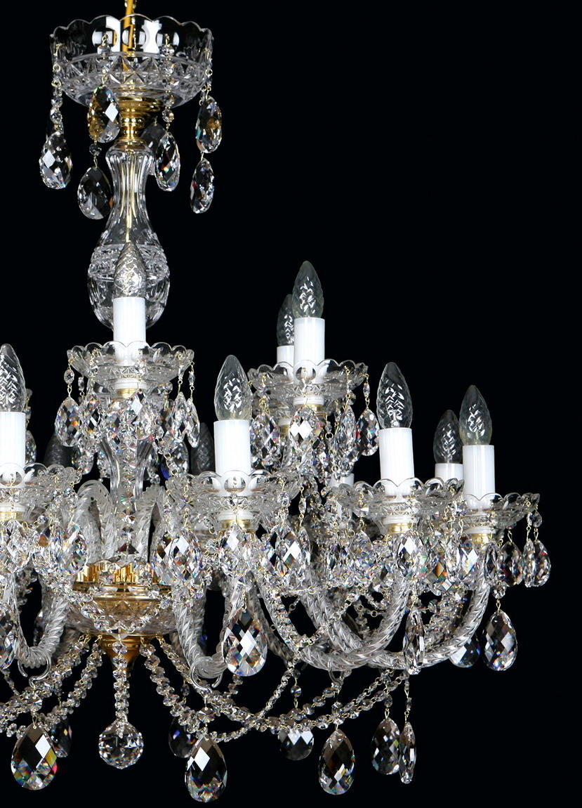 Détail de la partie haute : colonne de cristal, coupelle et premières ampoules