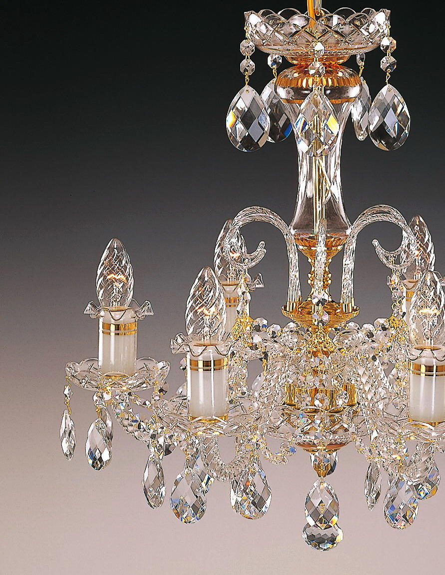 Détail des bras recourbés en verre strié et des douilles gainées de blanc