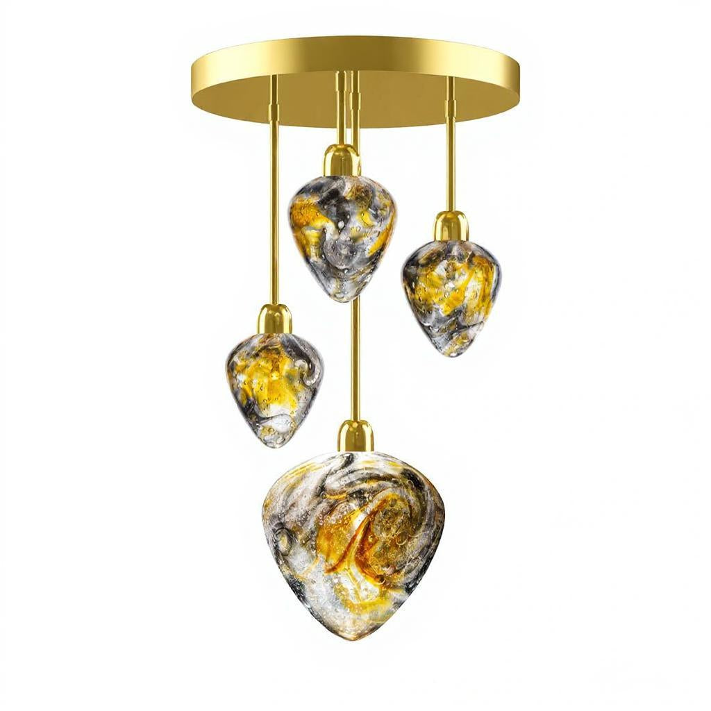 Déclinaison dorée du luminaire, rosace et tiges en laiton doré