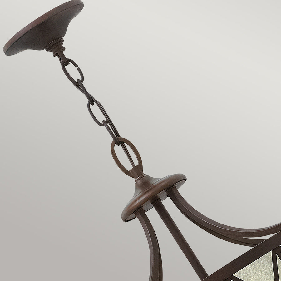 Détail de la chaîne de suspension et du pavillon de fixation au plafond