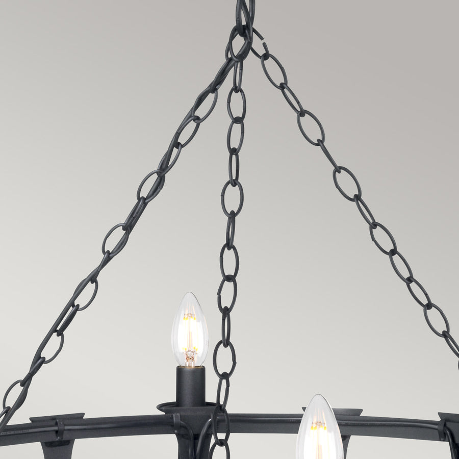 Détail de la chaîne de suspension et du triangle de fixation au plafond