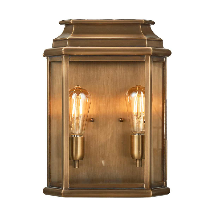 Face de l'applique extérieure à deux lumières et verres transparents