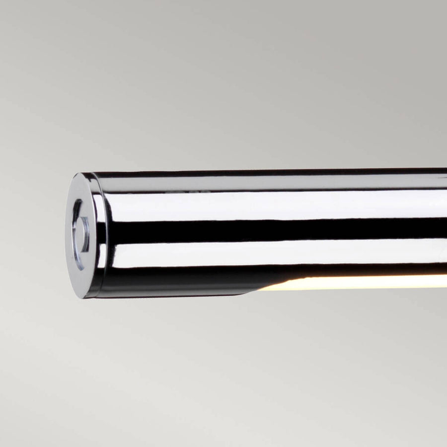 Gros plan sur l'extrémité du tube et la bande LED