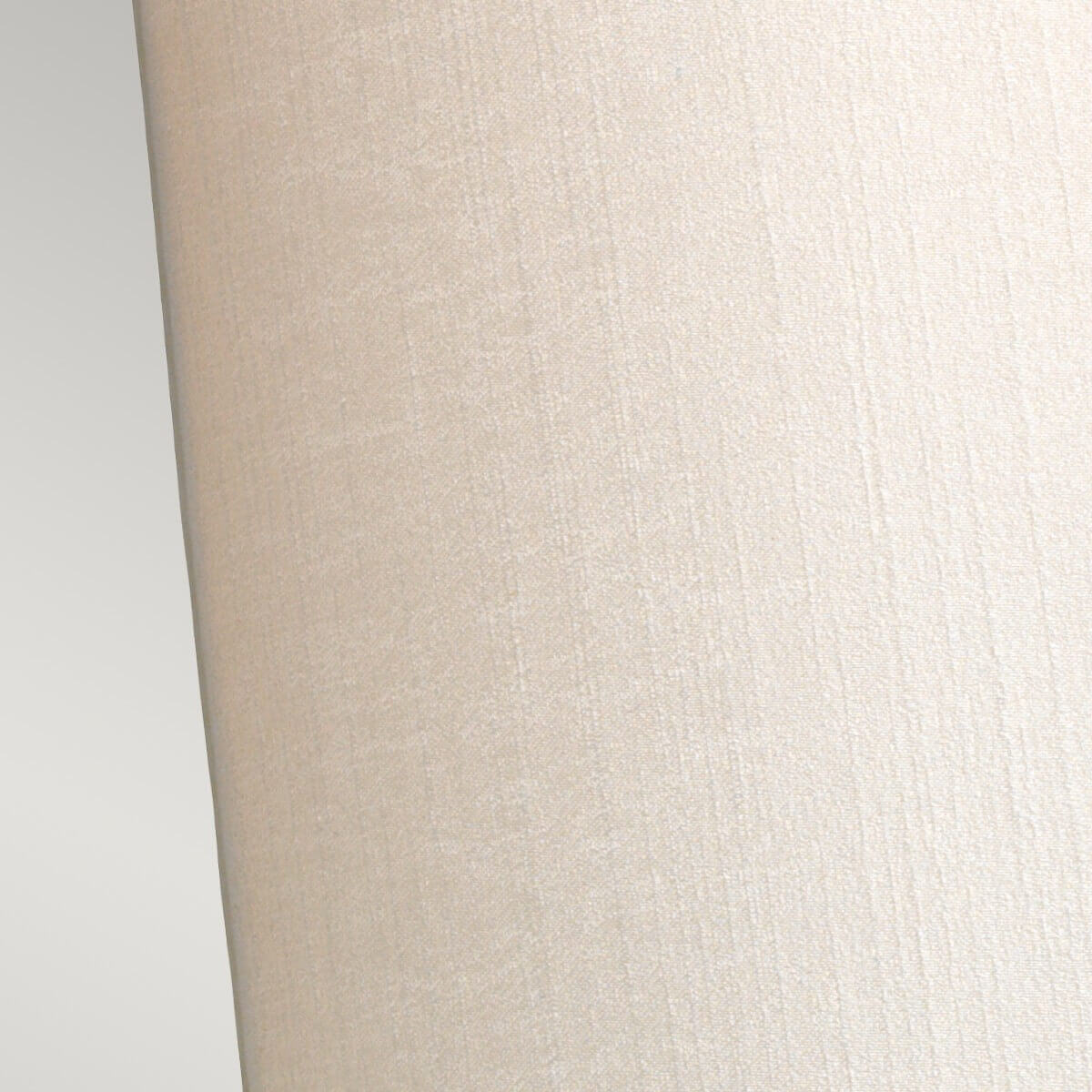 Détail rapproché de la texture tissée de l'abat-jour crème.