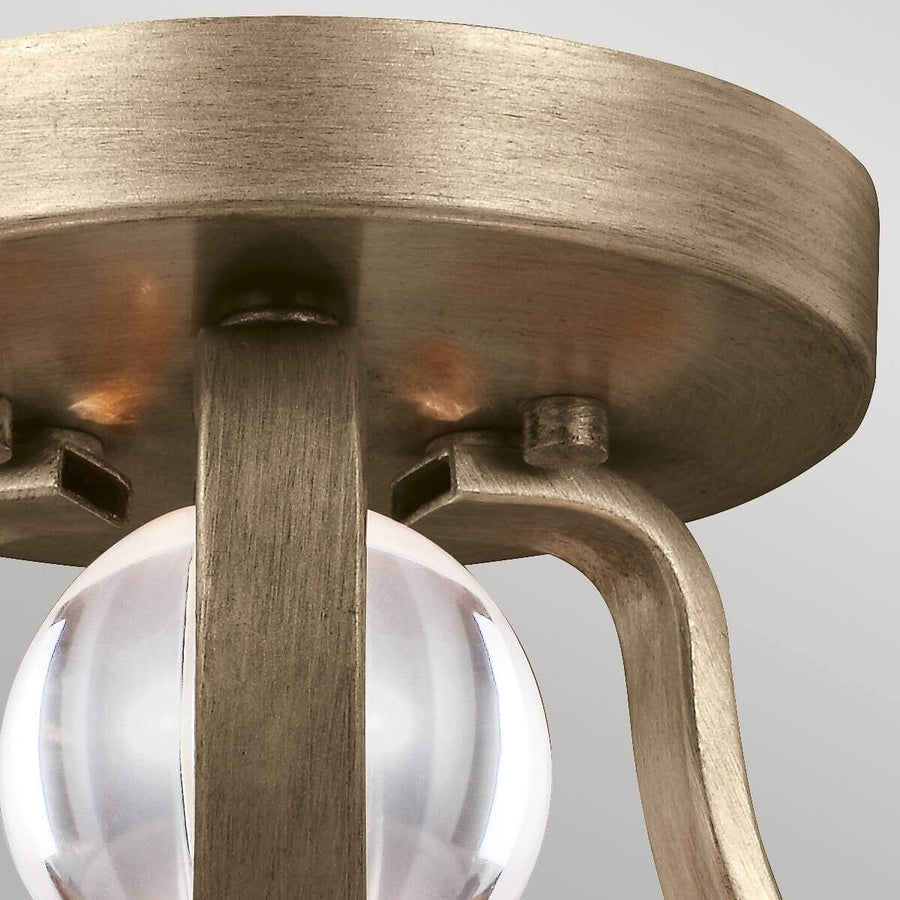 Vue rapprochée du dessous de la platine avec vis de fixation apparentes