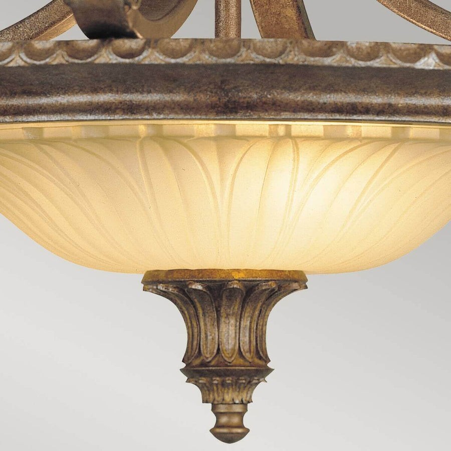 Détail de la finition inférieure et de la pointe décorative sous la vasque.