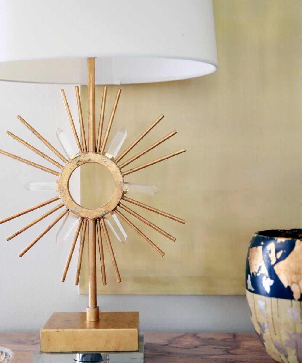 Lampe à poser Sun King dorée et crème