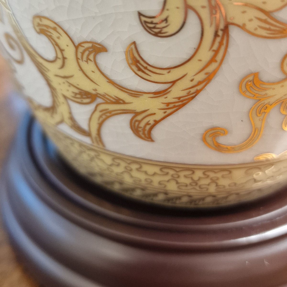 Lampe à poser Made dorée et blanche, porcelaine