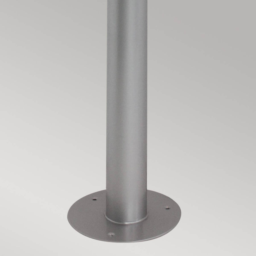 Détail de la base circulaire percée de trous pour fixation au sol