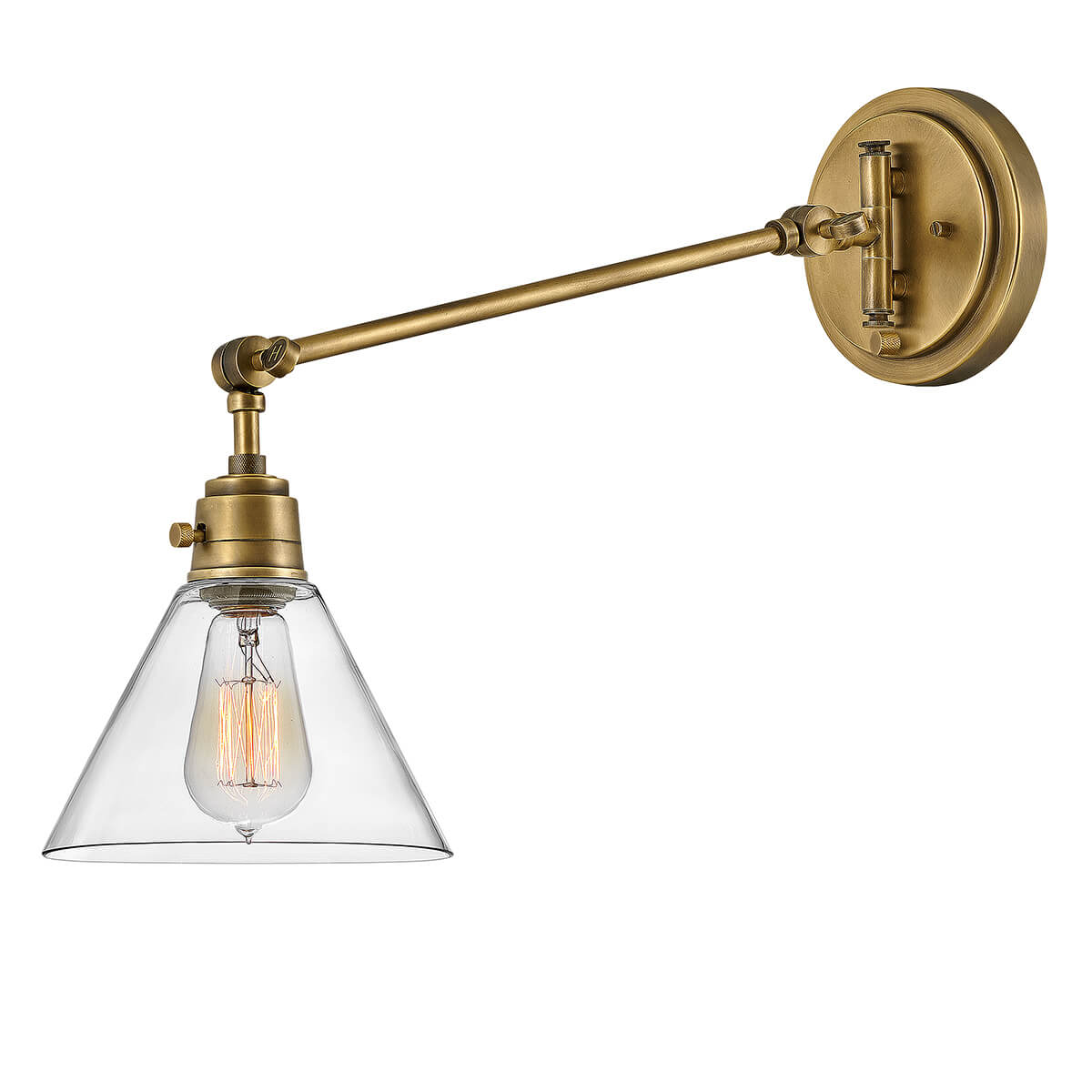Vue en biais montrant l'ampoule Edison allumée sous l'abat-jour en verre transparent.