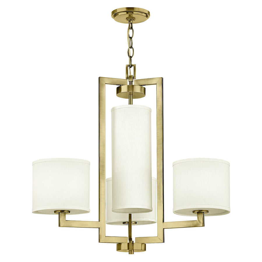 Lustre quatre lumières laiton brossé et abat-jours blancs, vue de face sur fond blanc.