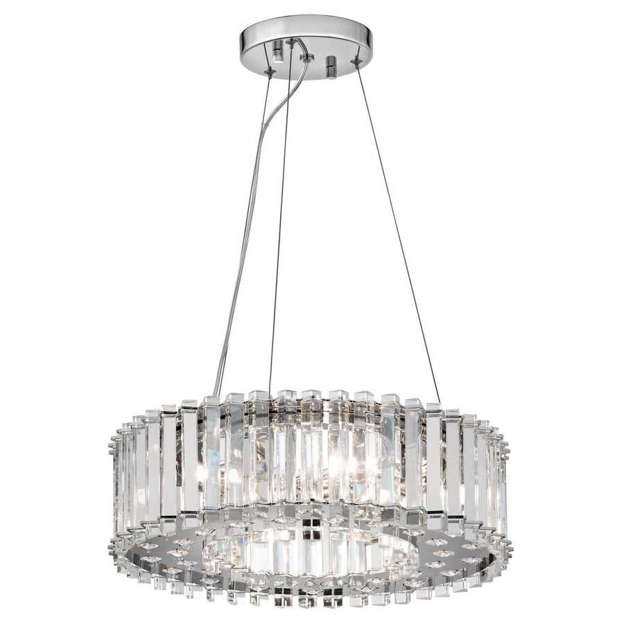 Suspension ronde en cristal et chrome présentée de face sur fond blanc neutre