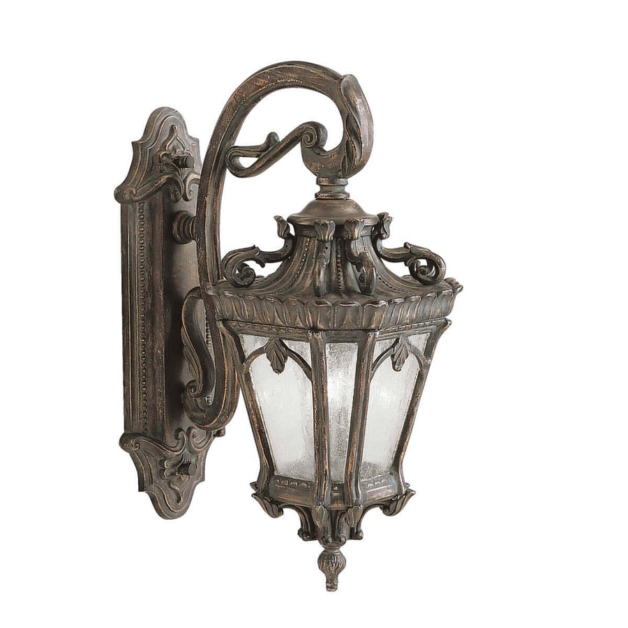 Applique murale extérieure en bronze foncé avec verre, vue de trois quarts sur fond blanc.